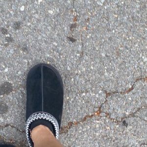 Black ugg slippers
